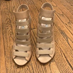 Guess tan caged heels 8 1/2